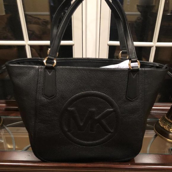 Michael Kors Handbags - Michael Kors Large Brynn Tote